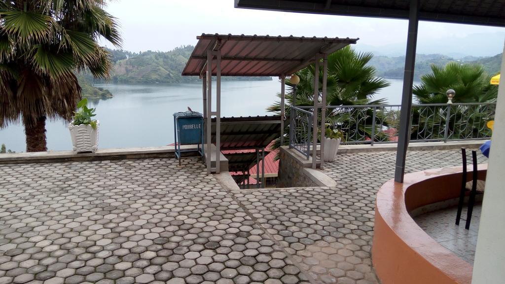 Home Saint Jean Kibuye Luaran gambar